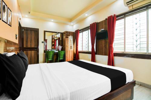 Postel nebo postele na pokoji v ubytování Super Hotel O DumDum Thana More formerly Bimla Regency
