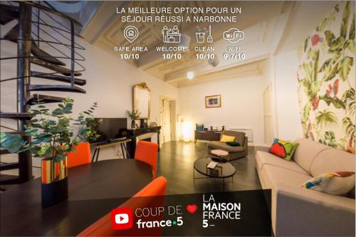 un salon avec un canapé et une table dans l'établissement RétroMirabeau 