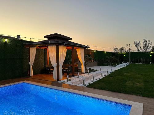 Πισίνα στο ή κοντά στο Lilyum garden house&organization