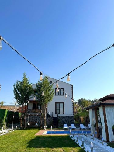 Το κτήριο όπου στεγάζεται  η βίλα