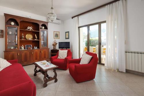 House for 12 people close to the sea