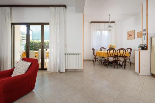 House for 12 people close to the sea