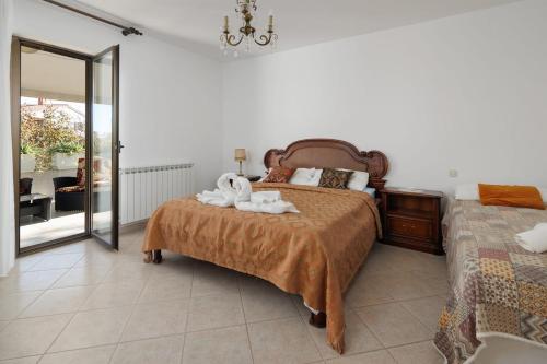 House for 12 people close to the sea