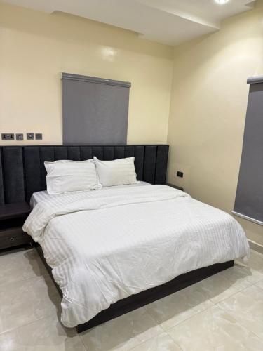 Postel nebo postele na pokoji v ubytování Urban Oasis 2 BEDROOM