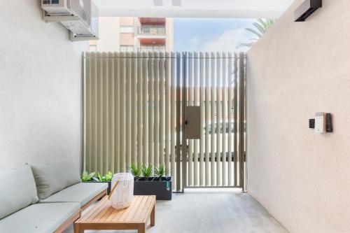 a living room with a couch and a table at Mestalla flats & Rut in Valencia