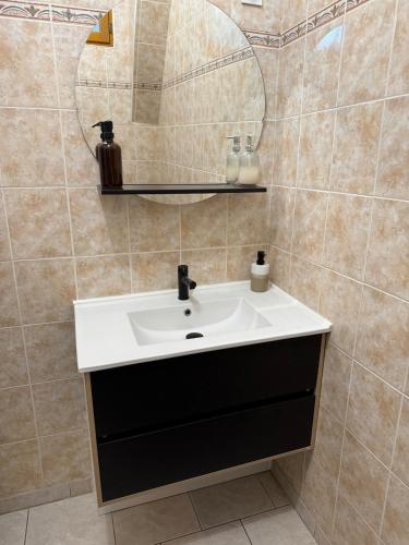 a bathroom with a sink and a mirror at Le Shamma lodge in Reims