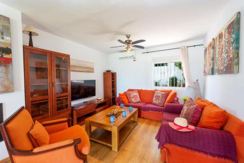 Villa Holivista Elegant 4-Bedroom Spanish Villa in Estepona
