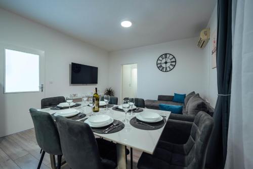 TV a/nebo společenská místnost v ubytování Apartman Mario