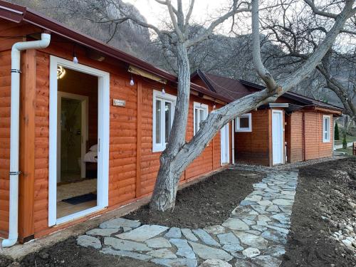 Bujtina Shpella e Plakës Çerçan Librazhd