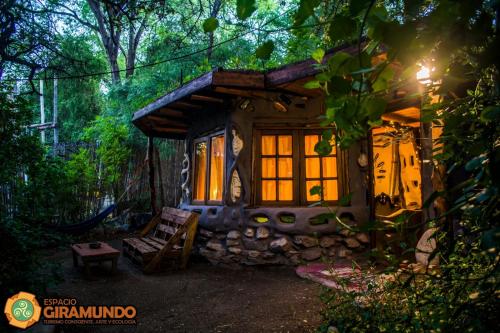 Κήπος έξω από το Hostel Eco Cultural GIRAMUNDO
