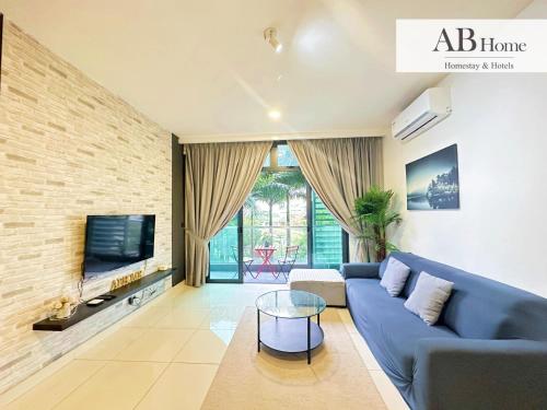 TV a/nebo společenská místnost v ubytování zzzABHOME "FOUNTAIN SUITE" #GreenHaven #JB