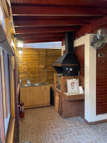 a kitchen with a stove and a sink at Hostal Brisa Serena in Santiago