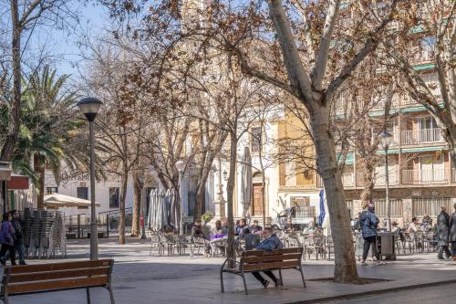 La Plaza, En el Centro y Parking Gratuito