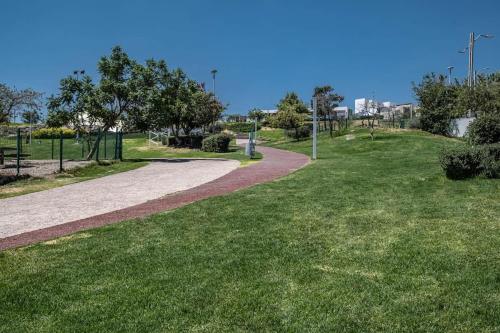a walking path in a park with green grass at Olivia's home in Zibata Queretaro in La Cañada