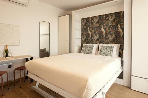 Rooftops of Athens - Areos Studio Jacuzzi & View