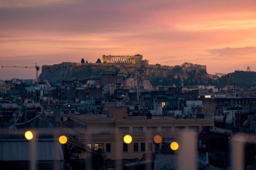 Rooftops of Athens - Areos Studio Jacuzzi & View
