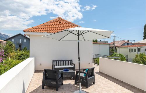 2 Bedroom Beach Front Apartment In Kastel Stari