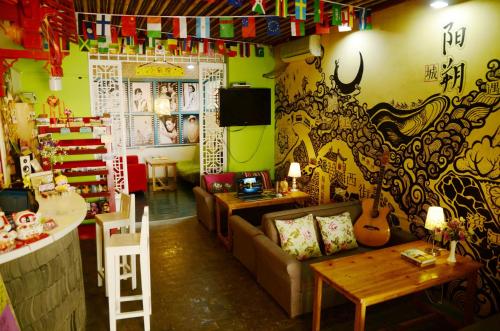 TV a/nebo společenská místnost v ubytování How Flowers Hostel & Party Coliving Coworking Nomad