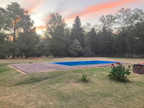 a swimming pool in the middle of a field at Gran Quinta en Mercedes con piscina in Mercedes