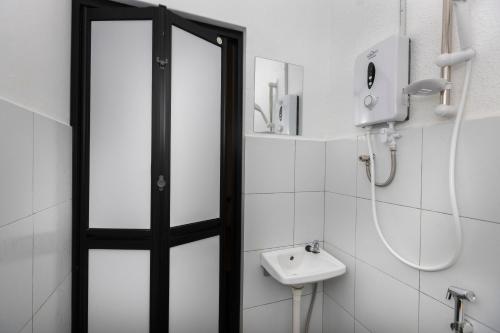 Ένα μπάνιο στο Bahari 58