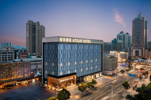 Una representación de un gran edificio de hotel en una ciudad. en Atour Hotel Zhongshan Fuhua Road Shiqi Pedestrian, en Zhongshan