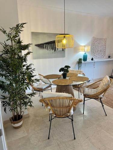 Stylish Costa del Sol Golfer & Family Escape