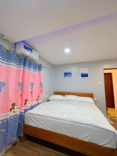 Postel nebo postele na pokoji v ubytování Dos Marias Tourist Inn