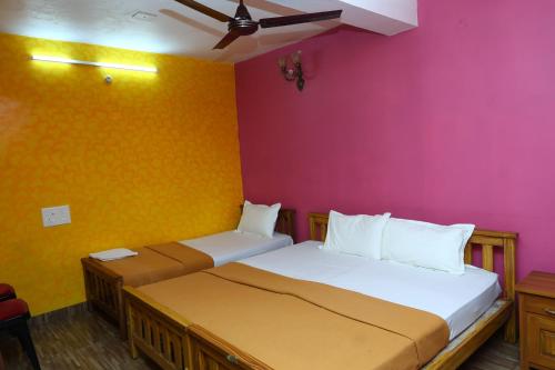 Postel nebo postele na pokoji v ubytování Hillside Green Valley Comfort Stay