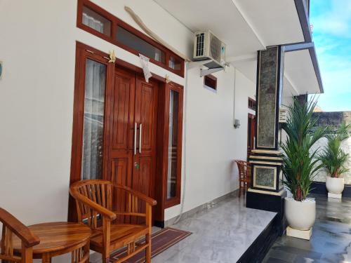 Un balcón o terraza en Shin In Bali