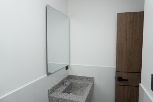 Un baño de Hotel INdustrial
