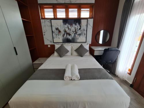 Una cama o camas en una habitación de Shin In Bali