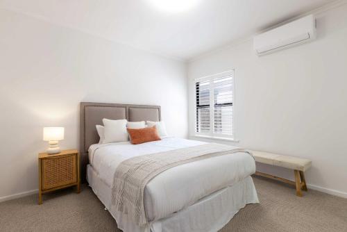 Katil atau katil-katil dalam bilik di Sol Sands Henley Beach