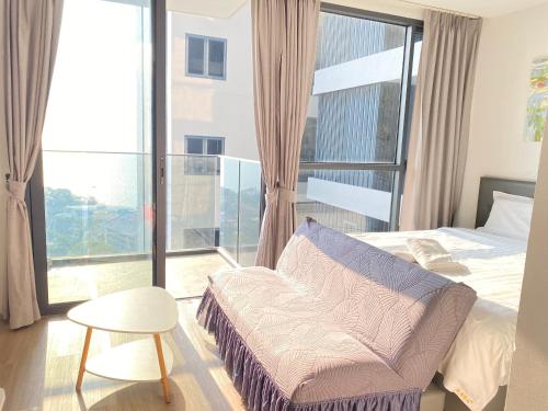 a bedroom with a bed and a large window at Andromeda Condo By Feng in Pattaya South