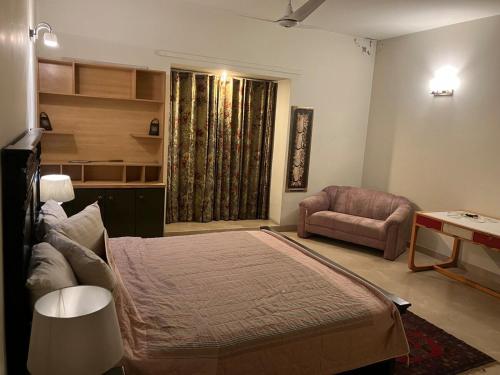 Postel nebo postele na pokoji v ubytování Bajwa house