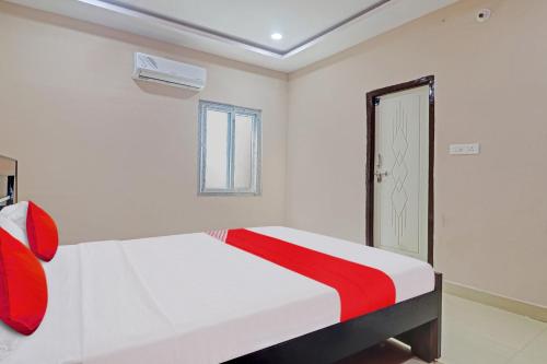 Ένα ή περισσότερα κρεβάτια σε δωμάτιο στο Hotel O Vasista Residency