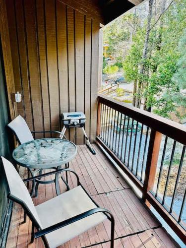Gallery image of Treetop Condo in Yosemite-Sleeps 6-Balcony in Yosemite West