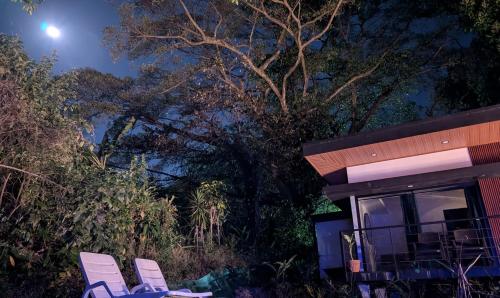 Fully furnished lodge with hot tub and pool - Alto Castilloにある庭