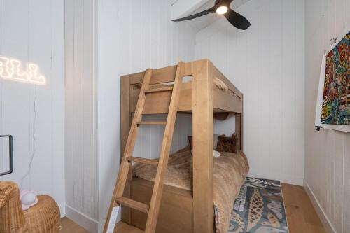 a bunk bed in a room with a ceiling at Rocky Ridge Cabin Yosemite in Coarsegold