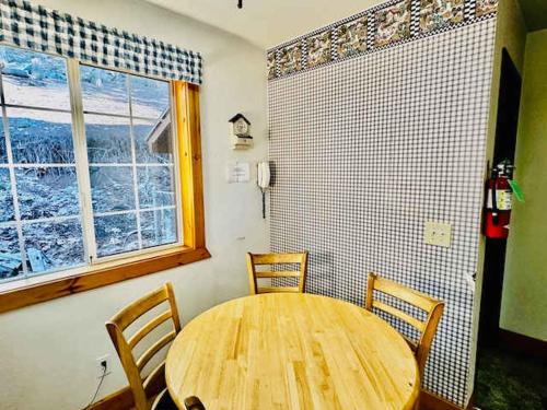 Gallery image of Stay in Yosemite-Cozy Bear North-Sleeps 5 in Yosemite West