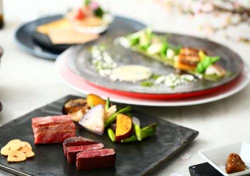 ホテルの敷地内または近くでの食事または食べ物