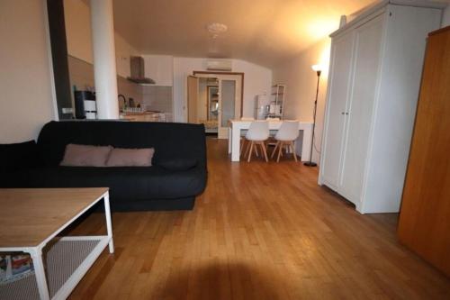 Appartement avec terrasse a deux pas des thermes