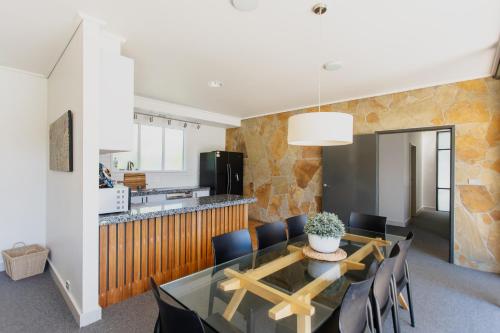 a dining room and kitchen with a table and chairs at Yarra Valley Grand in Yarra Glen