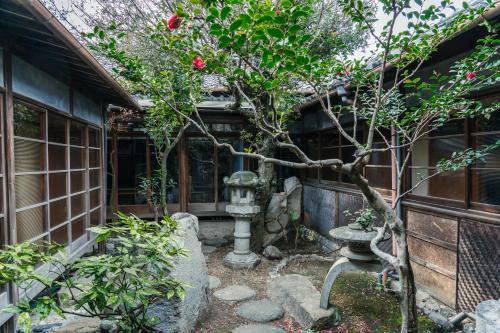a garden with a small tree in front of a building at うみの図書館 in Sanuki