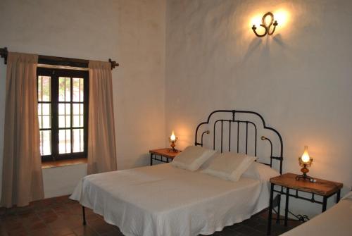 En eller flere senge i et værelse på Finca El Carmen