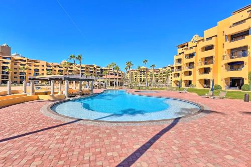 a swimming pool in the middle of a courtyard with buildings at 301 C Princesa de peñasco in Puerto Peñasco