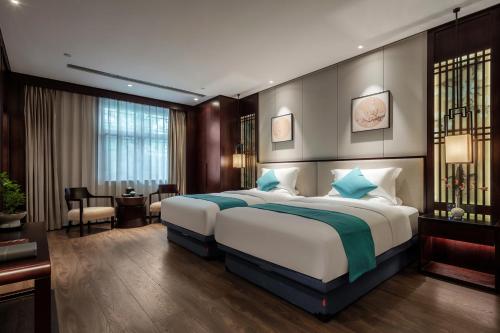 Postel nebo postele na pokoji v ubytování Xinghuacun Hotel