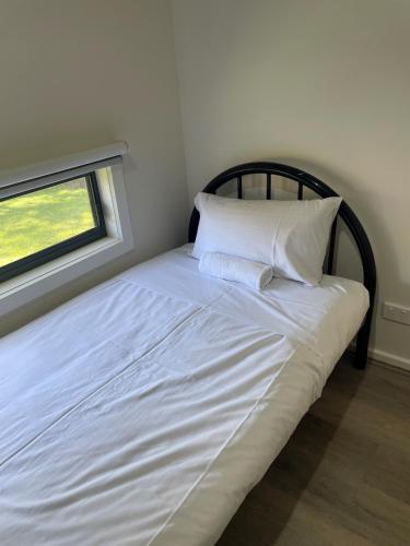 Una cama o camas en una habitación de Murray View Cabin