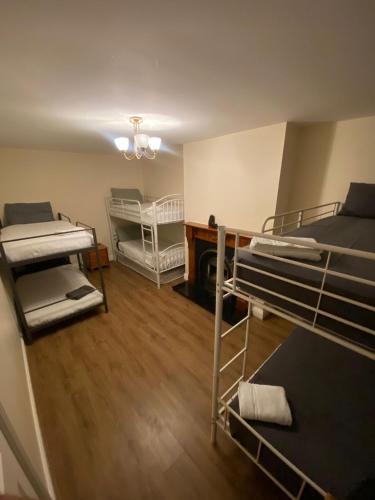 Gallery image of Shared Male Room in Swords