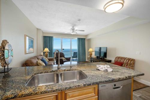 Et opholdsområde på Beachfront Luxury Villa Ocean Walk Resort Daytona