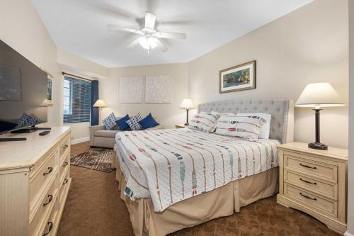 En eller flere senge i et værelse på Beachfront Luxury Villa Ocean Walk Resort Daytona